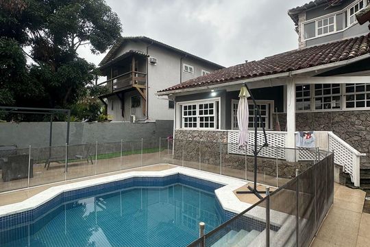 Área externa de casa de condomínio à venda com 4 quartos, 377m² em Badu, Niterói