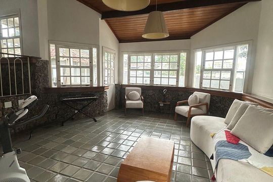 Sala de casa de condomínio à venda com 4 quartos, 377m² em Badu, Niterói