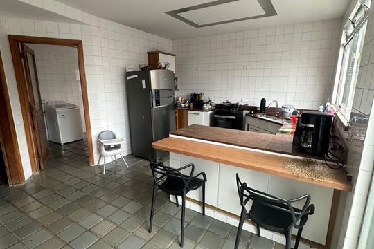 Cozinha de casa de condomínio à venda com 4 quartos, 377m² em Badu, Niterói