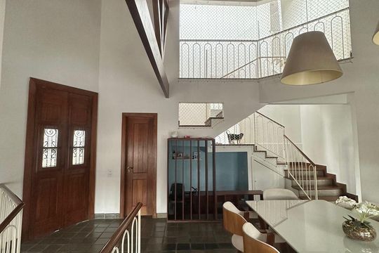 Sala de casa de condomínio à venda com 4 quartos, 377m² em Badu, Niterói