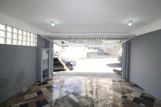 Garagem de casa para alugar com 5 quartos, 300m² em Santana, São Paulo