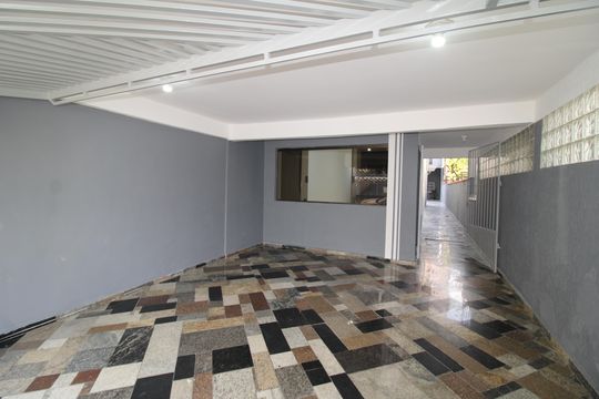 Garagem de casa para alugar com 5 quartos, 300m² em Santana, São Paulo