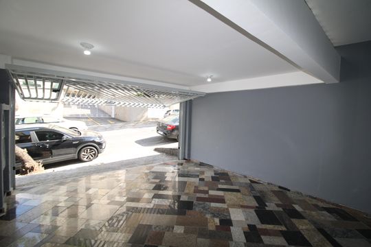 Garagem de casa para alugar com 5 quartos, 300m² em Santana, São Paulo