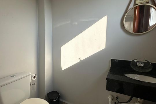 Lavabo de casa de condomínio para alugar com 3 quartos, 145m² em Vila Voturuá, São Vicente