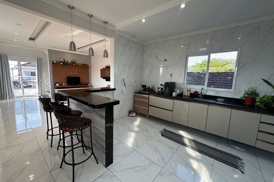 Cozinha de casa de condomínio para alugar com 3 quartos, 145m² em Vila Voturuá, São Vicente