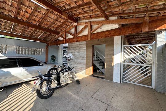 Garagem de casa de condomínio para alugar com 3 quartos, 145m² em Vila Voturuá, São Vicente
