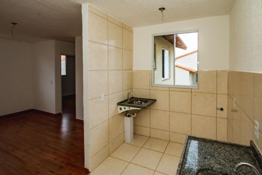 Cozinha de apartamento para alugar com 2 quartos, 47m² em Serra Dourada, Vespasiano