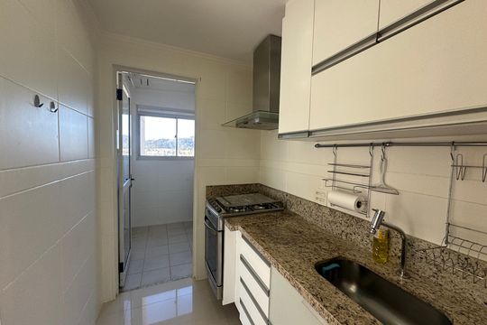 Cozinha de apartamento para alugar com 2 quartos, 72m² em Tamboré, Barueri