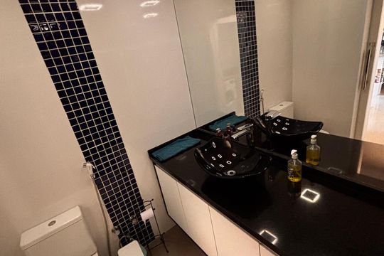 Banheiro de apartamento à venda com 1 quarto, 55m² em Alphaville, Barueri