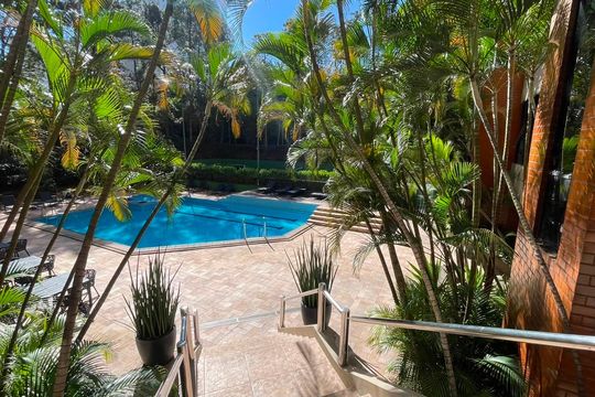 Piscina de apartamento à venda com 1 quarto, 55m² em Alphaville, Barueri