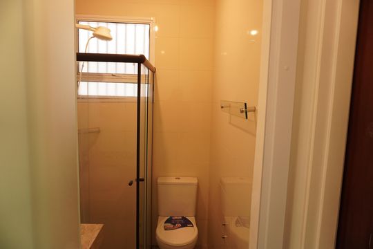 Banheiro da Suíte de casa de condomínio para alugar com 3 quartos, 65m² em Jardim Ipanema, São Carlos