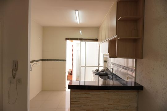 Cozinha de casa de condomínio para alugar com 3 quartos, 65m² em Jardim Ipanema, São Carlos