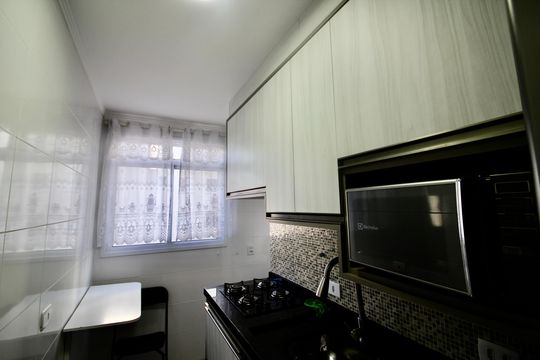 Cozinha  de apartamento para alugar com 1 quarto, 35m² em Vila Guilhermina, São Paulo