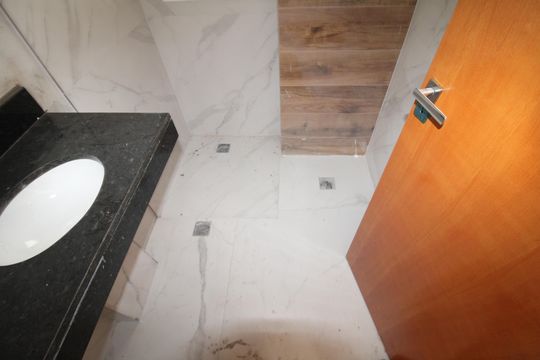 Banheiro de apartamento à venda com 2 quartos, 38m² em Vila Isolina Mazzei, São Paulo