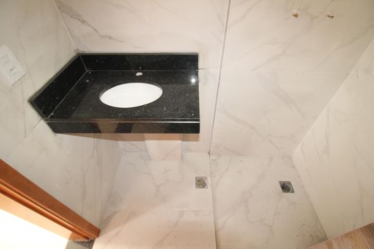Banheiro de apartamento à venda com 2 quartos, 38m² em Vila Isolina Mazzei, São Paulo