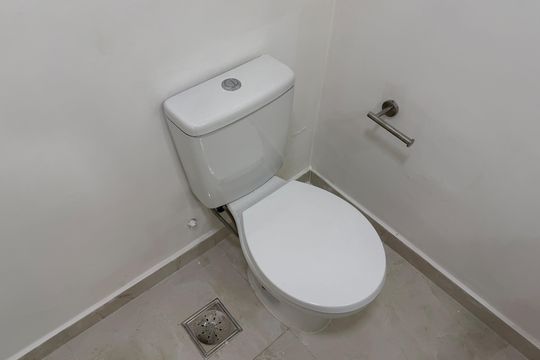 Banheiro de apartamento para alugar com 2 quartos, 110m² em Embaré, Santos