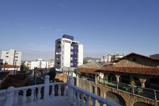 Vista de kitnet/studio para alugar com 1 quarto, 30m² em Sagrada Família, Belo Horizonte