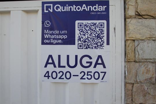 placa de casa para alugar com 2 quartos, 41m² em Sagrada Família, Belo Horizonte