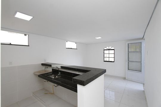 Cozinha de casa para alugar com 2 quartos, 56m² em Sagrada Família, Belo Horizonte