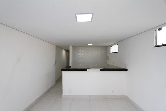 Casa para alugar com 2 quartos, 56m² em Sagrada Família, Belo Horizonte