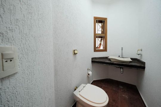 Lavabo de casa à venda com 3 quartos, 250m² em Vila Lais, São Paulo
