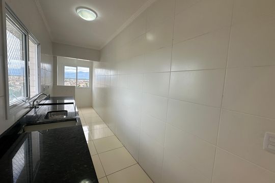 Cozinha de apartamento para alugar com 2 quartos, 52m² em Centro, São Vicente