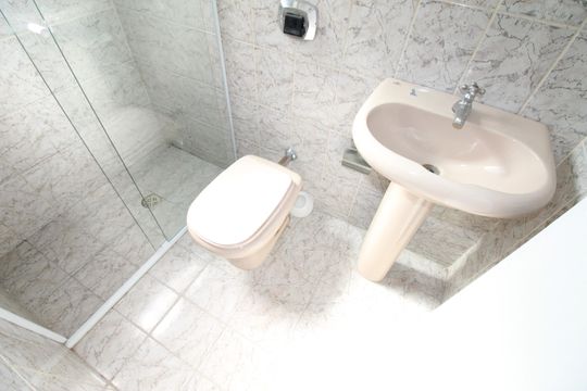Banheiro da Suíte de casa para alugar com 3 quartos, 380m² em Jardim Satélite, São José dos Campos