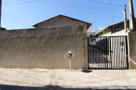 Garagem de casa para alugar com 3 quartos, 380m² em Jardim Satélite, São José dos Campos