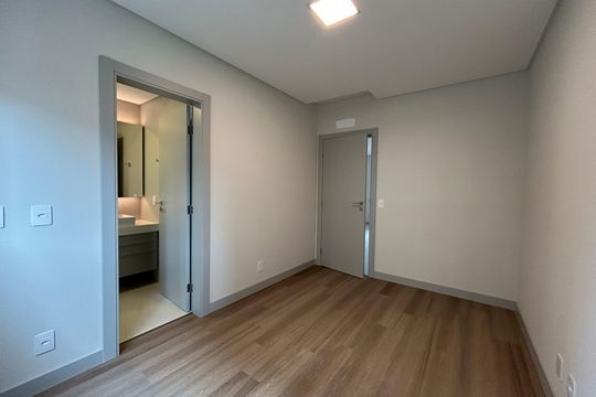 Suíte  de apartamento para alugar com 3 quartos, 126m² em Centro, Florianópolis