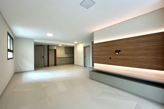 Apartamento para alugar com 3 quartos, 126m² em Centro, Florianópolis