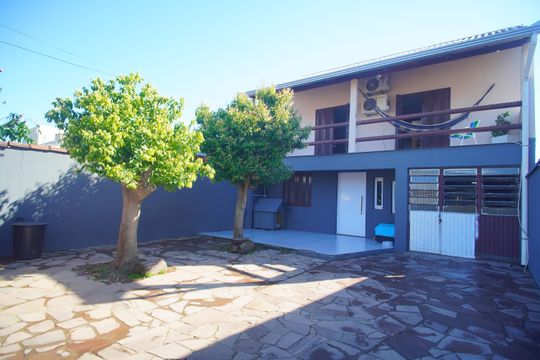 Quintal de casa à venda com 3 quartos, 210m² em Santos Dumont, São Leopoldo