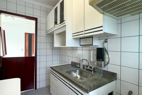 Cozinha de apartamento para alugar com 1 quarto, 45m² em Paraíso, São Paulo