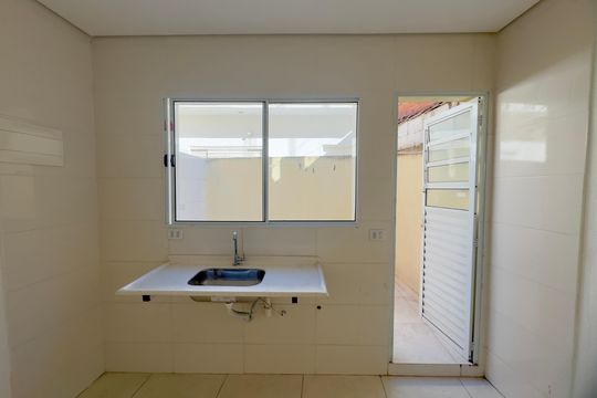 Detalhe da cozinha de casa para alugar com 1 quarto, 35m² em Jardim das Oliveiras 2, Guarulhos