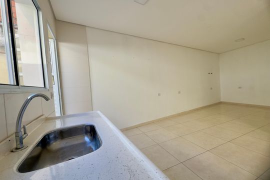 Cozinha de casa para alugar com 1 quarto, 35m² em Jardim das Oliveiras 2, Guarulhos