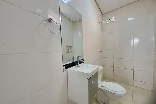 Banheiro de casa para alugar com 1 quarto, 35m² em Jardim das Oliveiras 2, Guarulhos