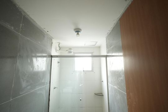 Banheiro Social de apartamento para alugar com 1 quarto, 42m² em Utinga, Santo André