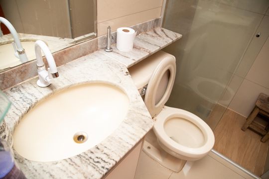 Banheiro social de apartamento à venda com 3 quartos, 76m² em Setor Bueno, Goiânia