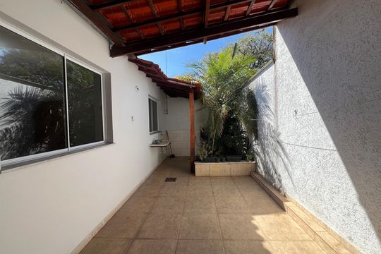 Quintal de casa para alugar com 2 quartos, 48m² em Bom Sossego, Ribeirão das Neves