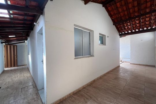 Quintal de casa para alugar com 2 quartos, 48m² em Bom Sossego, Ribeirão das Neves