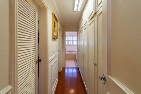 Corredor de casa de condomínio à venda com 5 quartos, 375m² em Morada dos Pinheiros (Aldeia da Serra), Barueri