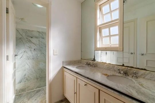 Banheiro de casa de condomínio à venda com 5 quartos, 375m² em Morada dos Pinheiros (Aldeia da Serra), Barueri