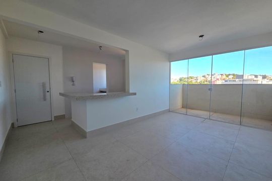 Sala  de apartamento à venda com 3 quartos, 82m² em Padre Eustáquio, Belo Horizonte