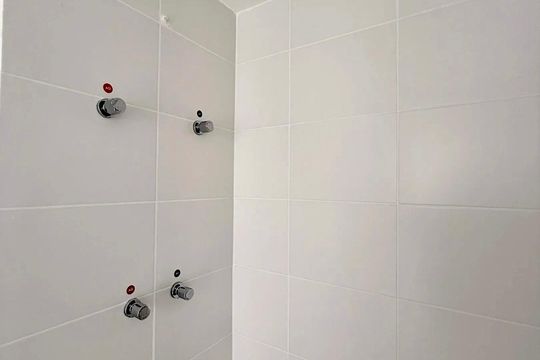 Banheiro  de apartamento à venda com 1 quarto, 42m² em Brooklin, São Paulo