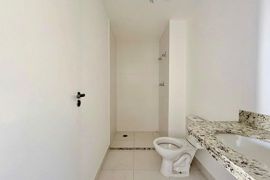 Banheiro  de apartamento à venda com 1 quarto, 39m² em Brooklin, São Paulo