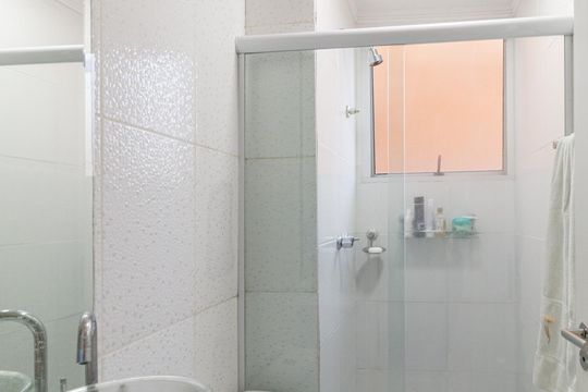 Banheiro de apartamento à venda com 2 quartos, 40m² em Jardim São Pedro, Osasco