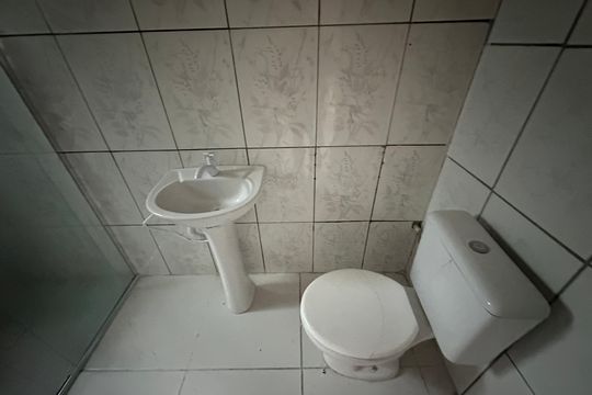 Banheiro de casa para alugar com 2 quartos, 50m² em Parque Imperial, Barueri