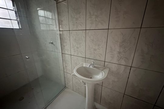 Banheiro de casa para alugar com 2 quartos, 50m² em Parque Imperial, Barueri