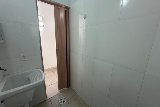 Banheiro de casa para alugar com 1 quarto, 25m² em Parque Sao Vicente, São Vicente