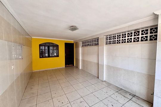 Garagem de casa à venda com 2 quartos, 130m² em Vila Nhocuné, São Paulo