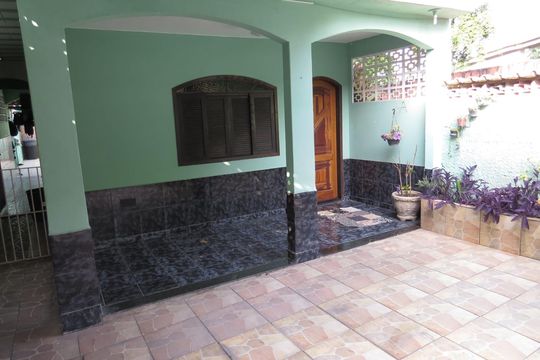 Garagem de casa para alugar com 4 quartos, 220m² em Boaçu, São Gonçalo